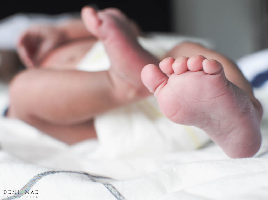 my 1 week old newborn baby's feet